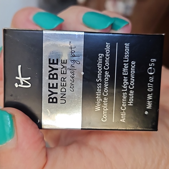 it cosmetics Other - NEW! Full Size! Bye Bye Under Eye Concealer Pot in Medium Tan. Anti Aging!!